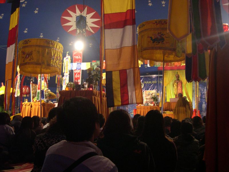 Obřady Vu Lan na Svatém Kříži